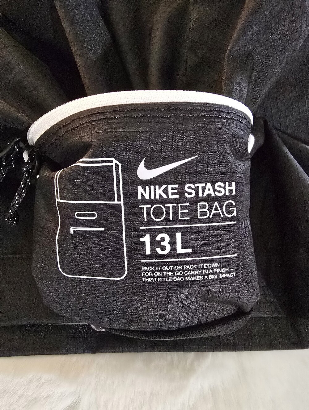 Nike Stash Tote Bag w/Pouch, Unisex, Black, Water Repellent White Swoosh - Picture 7 of 11